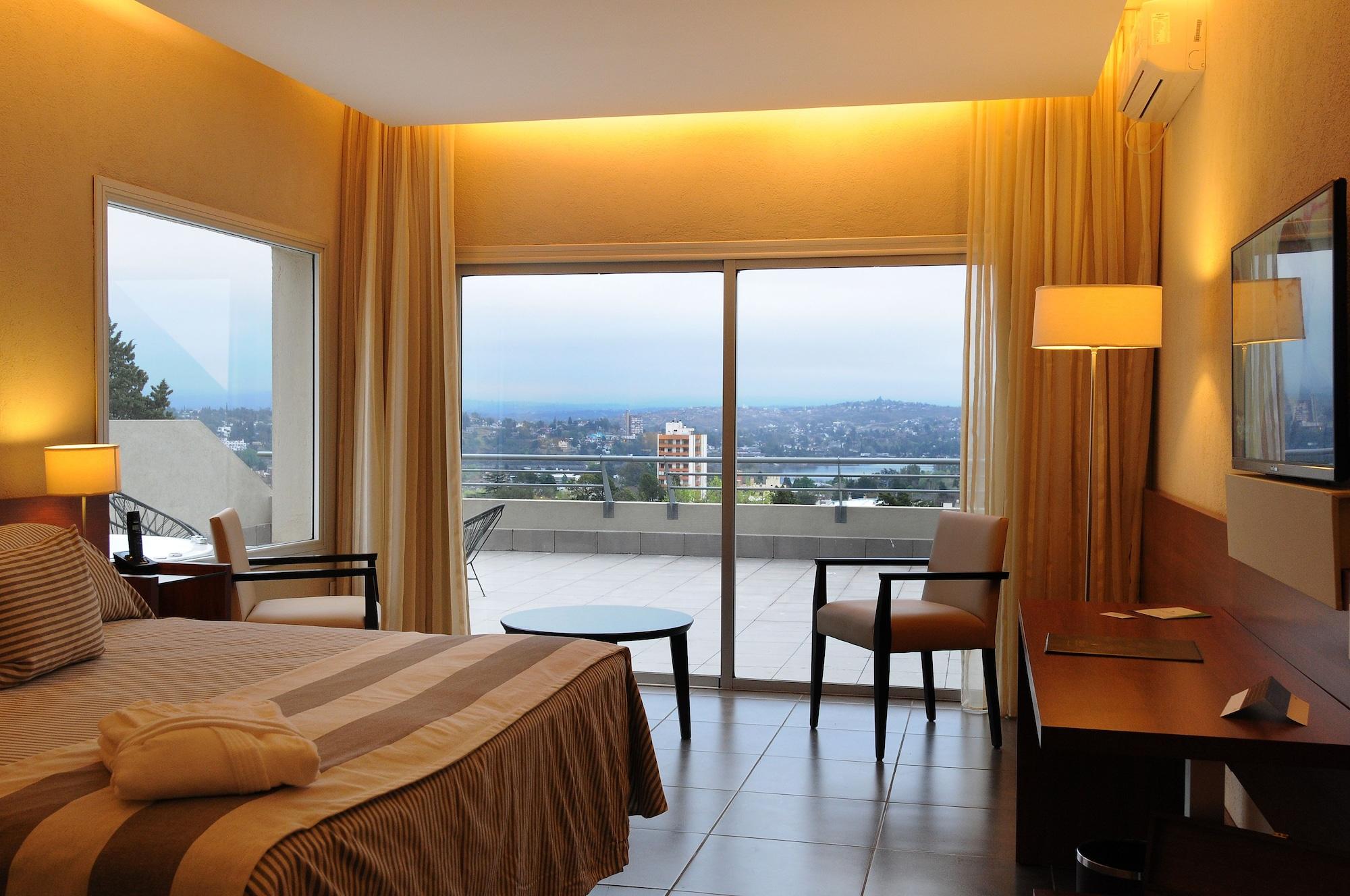 Pinares Panorama Suites, Spa & Convention Center วิญาการ์ลอสปาซ ภายนอก รูปภาพ