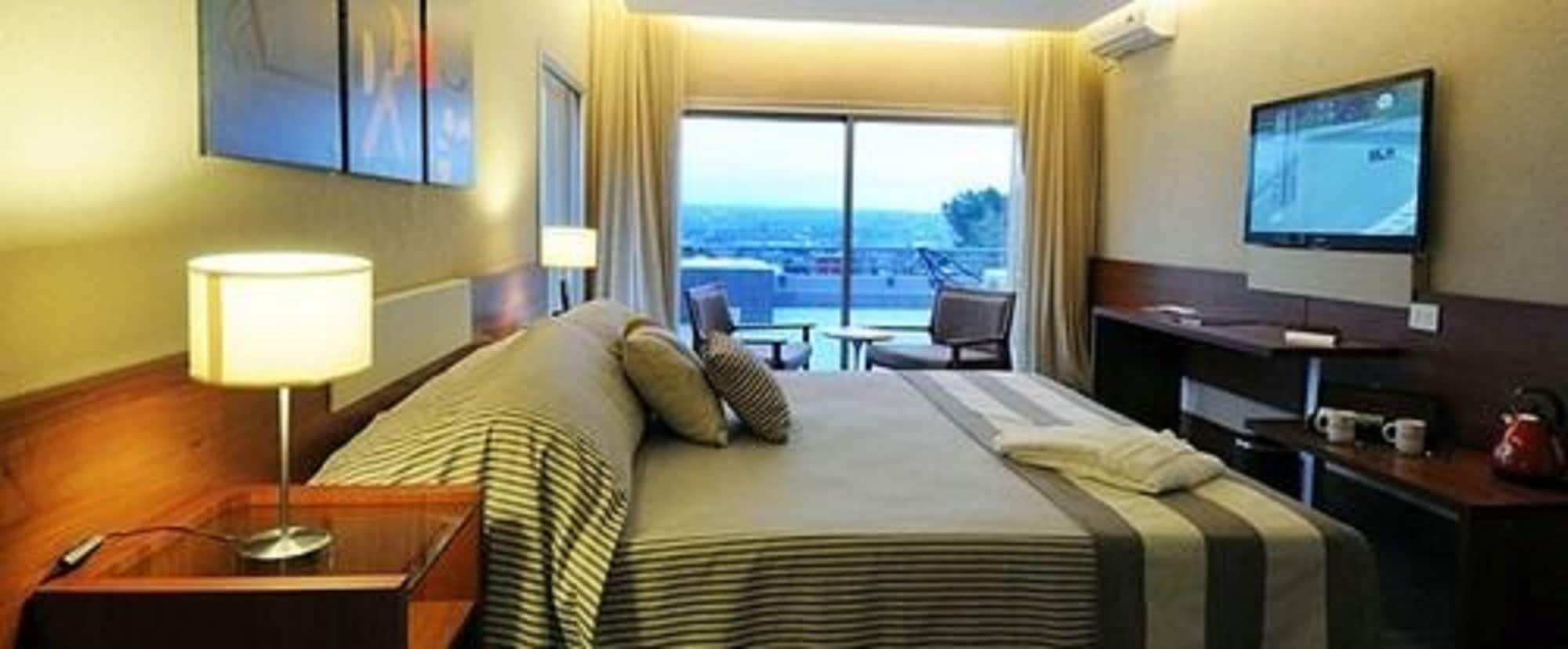 Pinares Panorama Suites, Spa & Convention Center วิญาการ์ลอสปาซ ภายนอก รูปภาพ