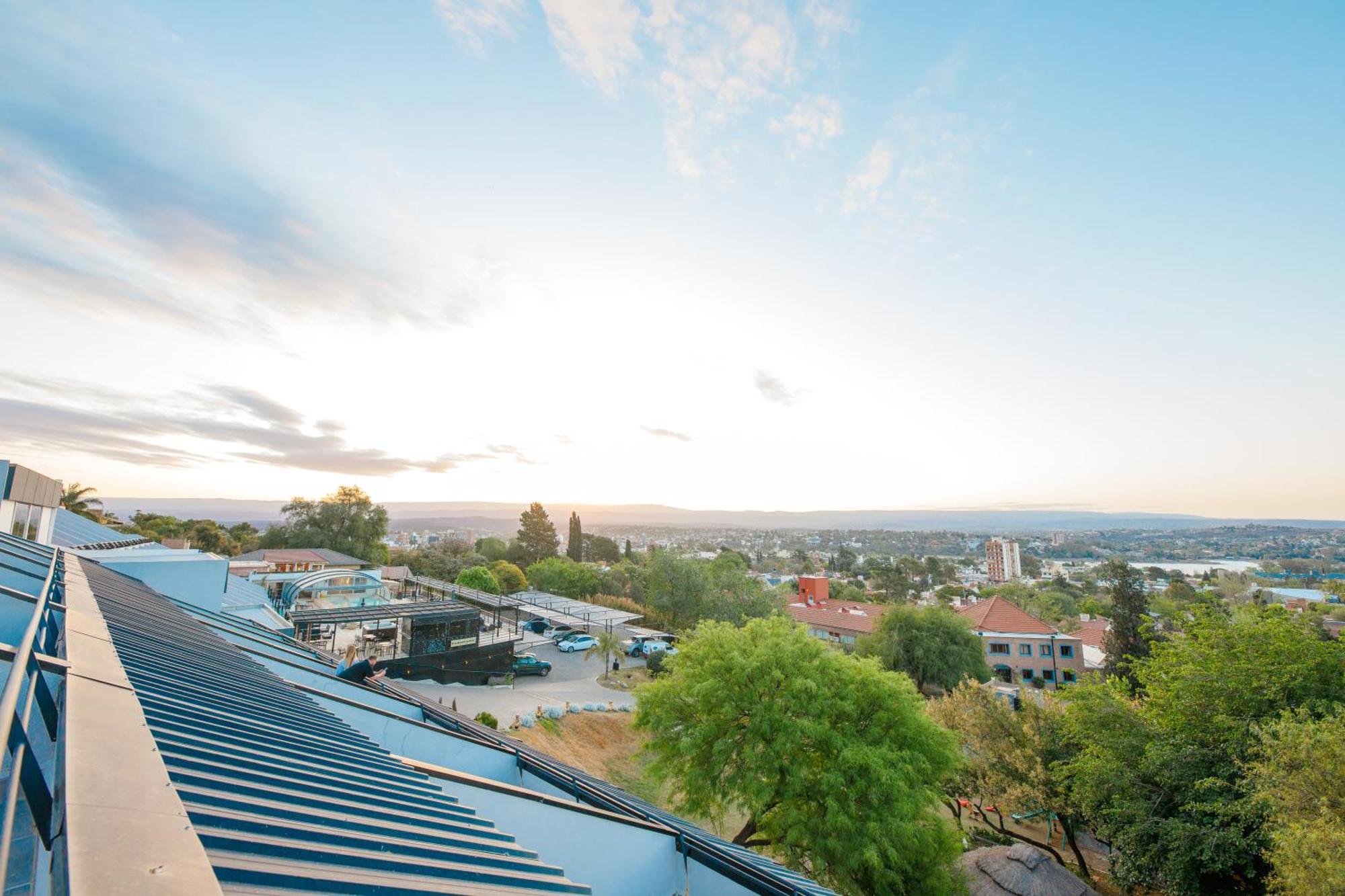 Pinares Panorama Suites, Spa & Convention Center วิญาการ์ลอสปาซ ภายนอก รูปภาพ