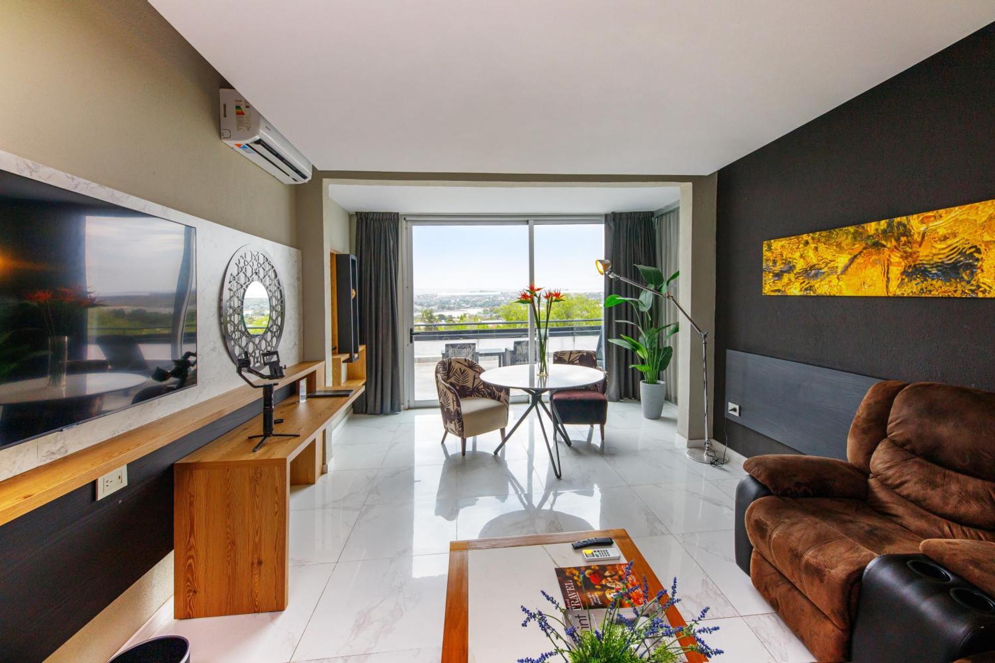 Pinares Panorama Suites, Spa & Convention Center วิญาการ์ลอสปาซ ภายนอก รูปภาพ